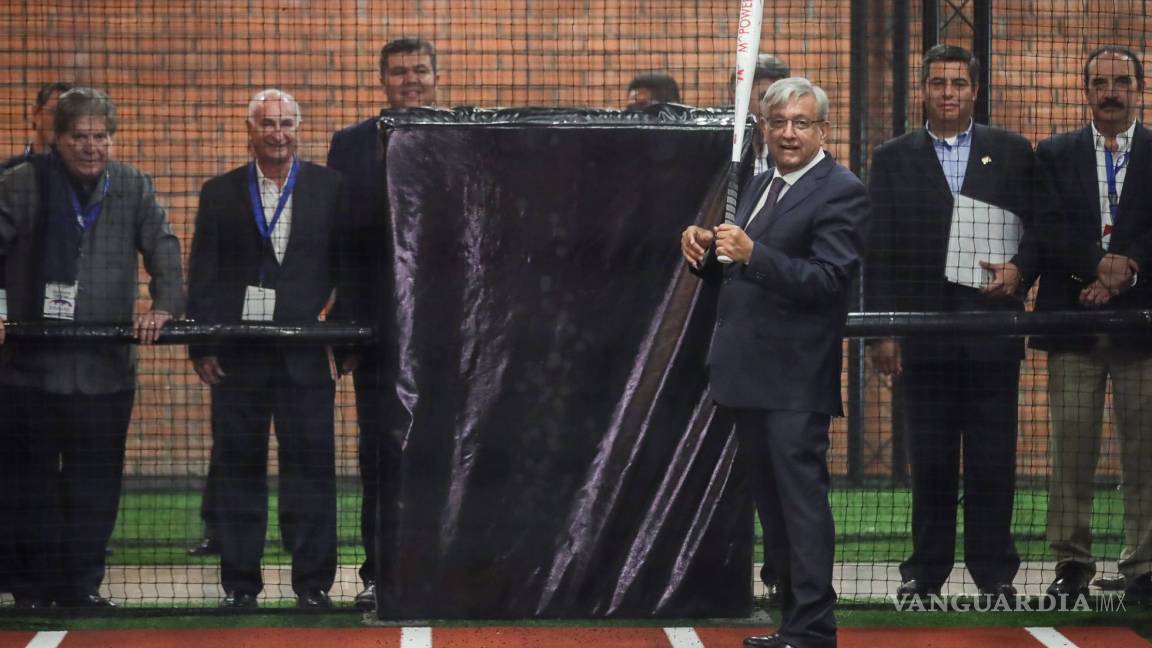 AMLO busca crear una sola liga de beisbol para el 2021