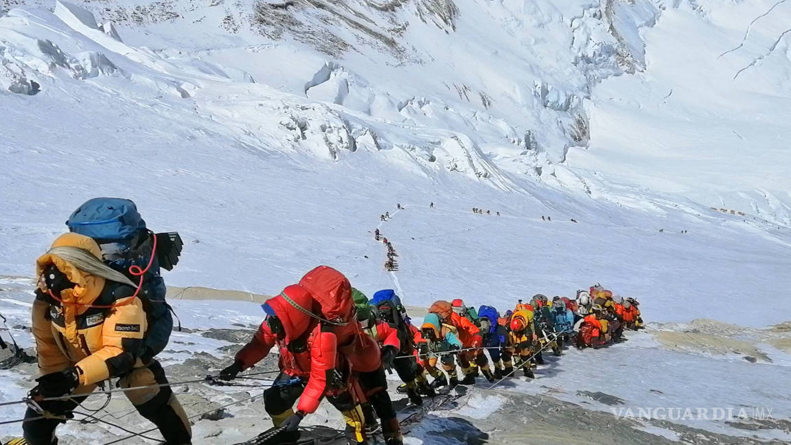 Susto en el Everest, un expedición para limpiar la basura encuentra cuatro cadáveres