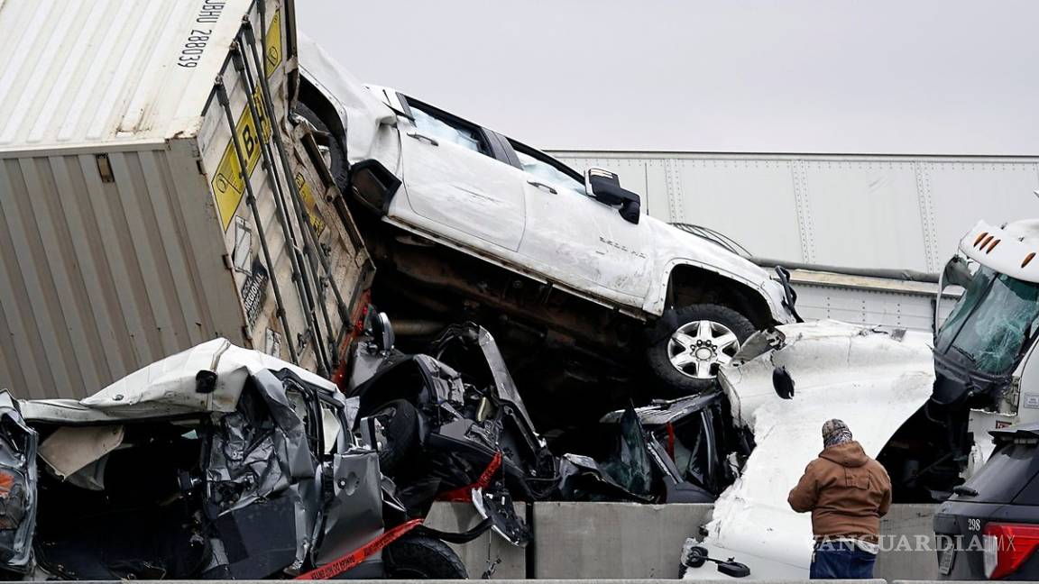 Megacarambola de 100 vehículos deja 6 muertos en carretera de Texas