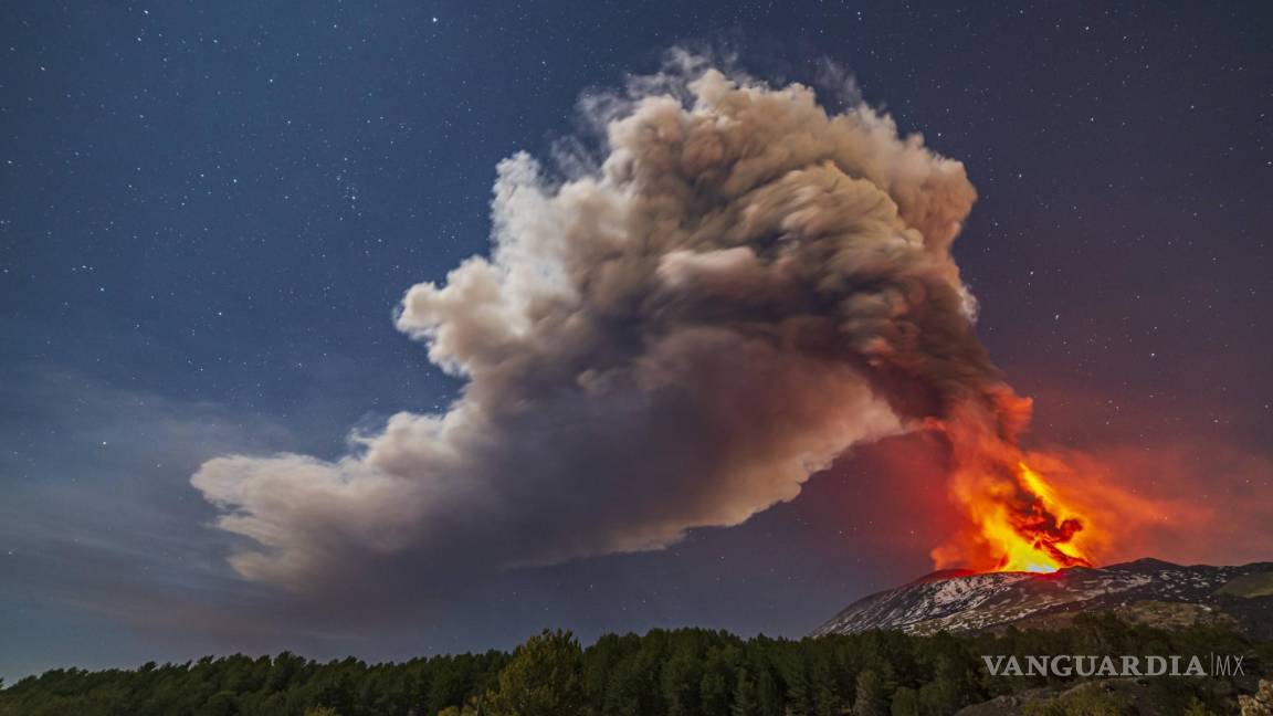 Las impresionantes imágenes de la erupción del volcán Etna en Italia