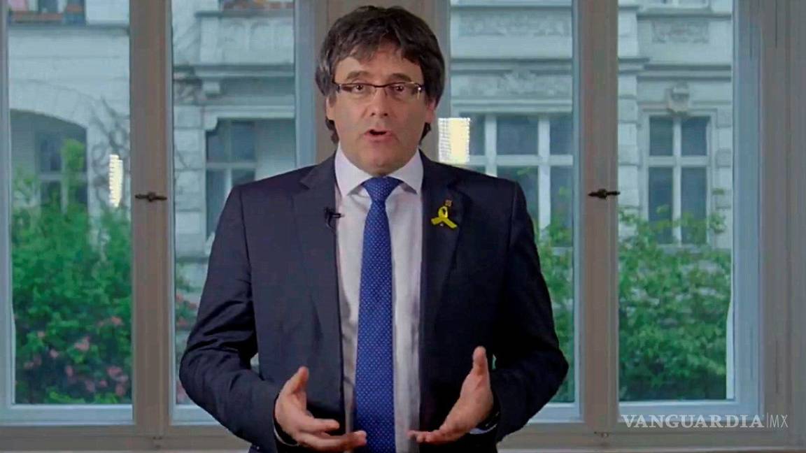 Renuncia Puigdemont a la presidencia de Cataluña y propone a Quim Torra