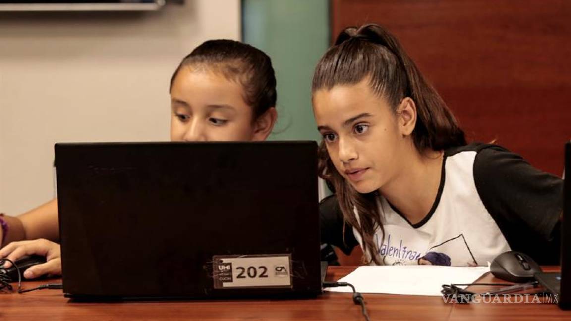 Mentoras motivan a 900 niñas mexicanas a estudiar ciencias e ingenierías