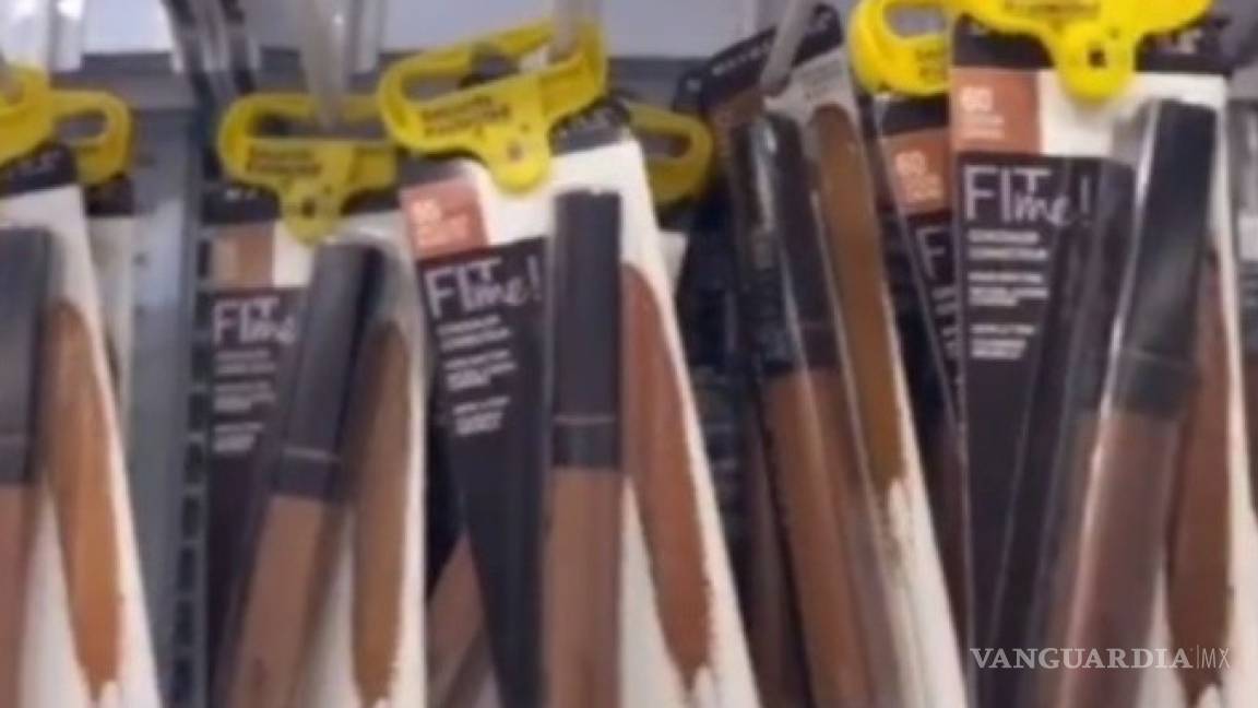 Usuarios se van contra Walmart por colocar candados en maquillaje para mujeres de piel morena