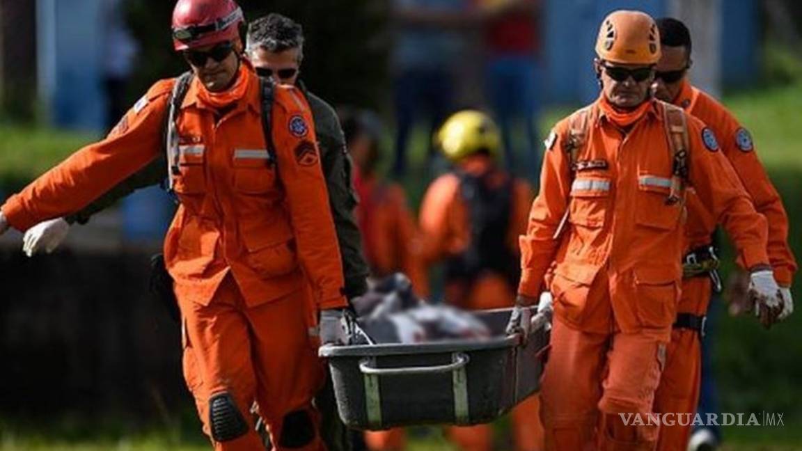 $!Ya van 34 muertos por ruptura de presa en Brasil; multan a empresa