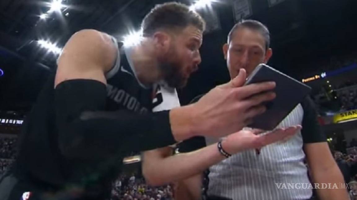 INSÓLITO hecho en la NBA: Blake Griffin de los Pistons reclama una jugada al árbitro ¡con una tablet!