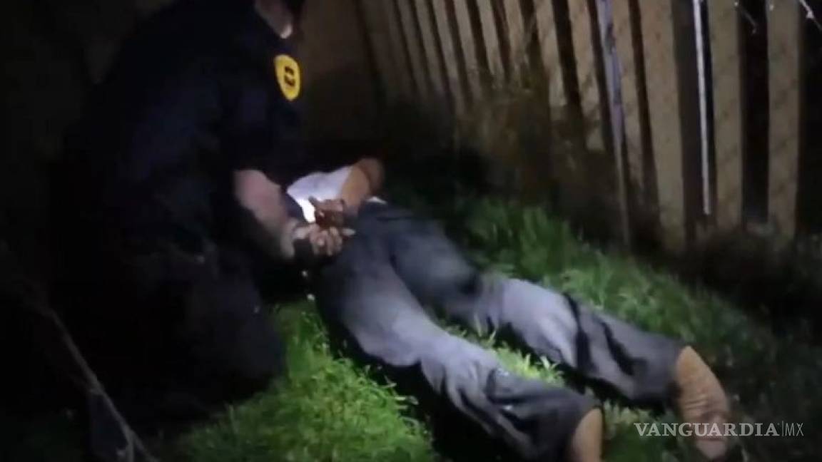 Policía de EU ordena a perro que muerda a afroamericano durante arresto