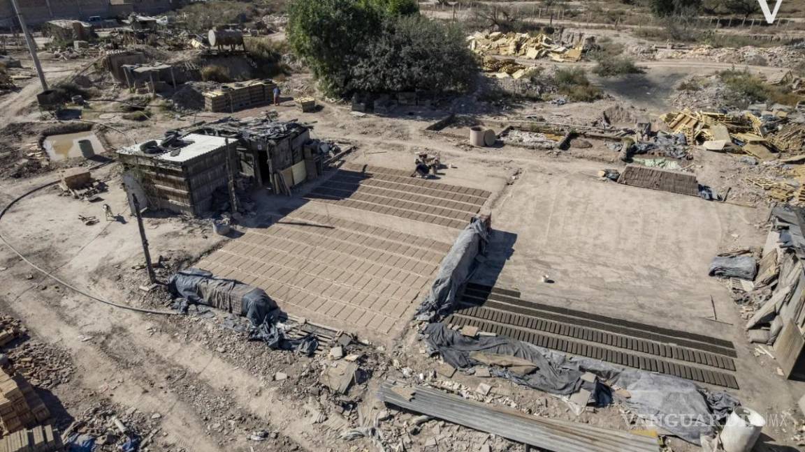 $!Hornos ladrilleros operan principalmente durante la noche para evadir vigilancia.