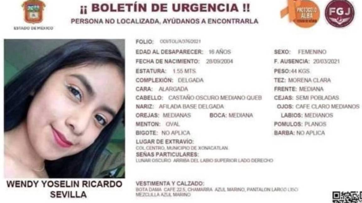 $!Niñas cargan ataúd de Wendy, víctima de feminicidio en el Edomex