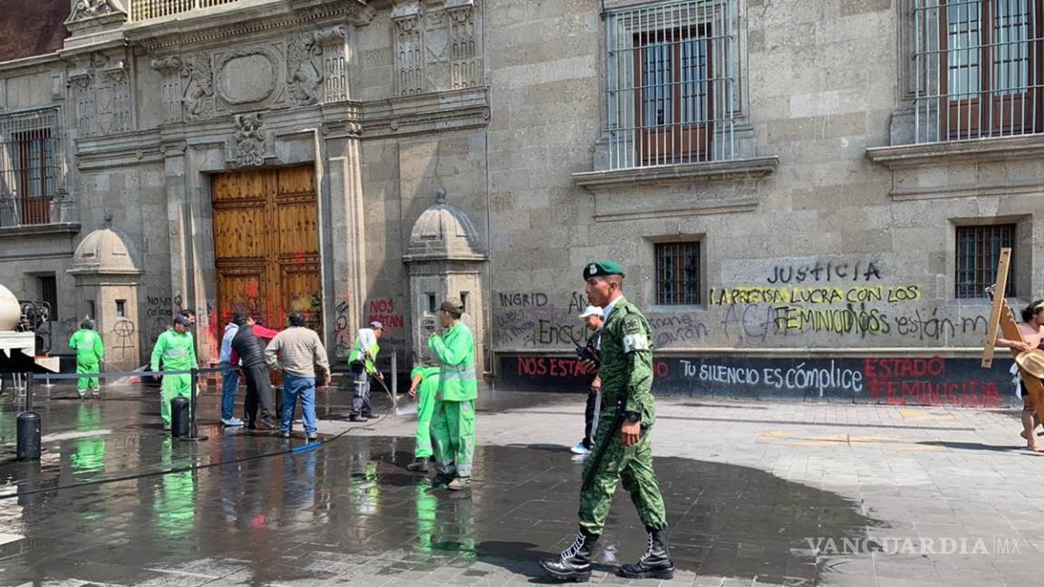 Determinan técnicas para remover pintas de marcha en Palacio Nacional
