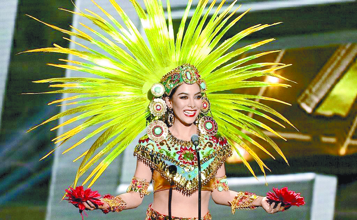 $!Coronarán hoy a la mujer más bella del mundo