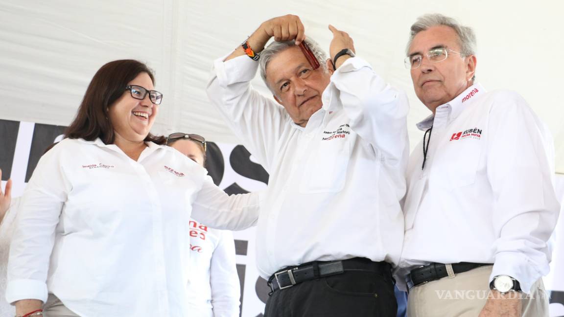 AMLO promete abrazos y no balazos en Sinaloa