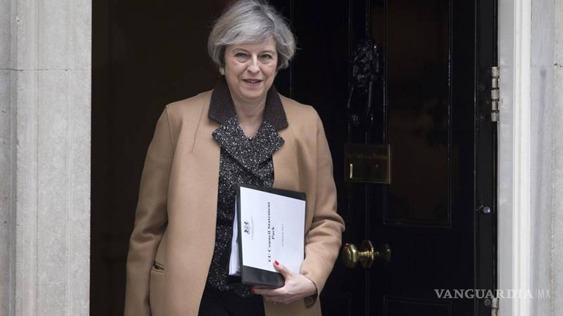 $!Reina Isabel II ratificó la ley del "Brexit"