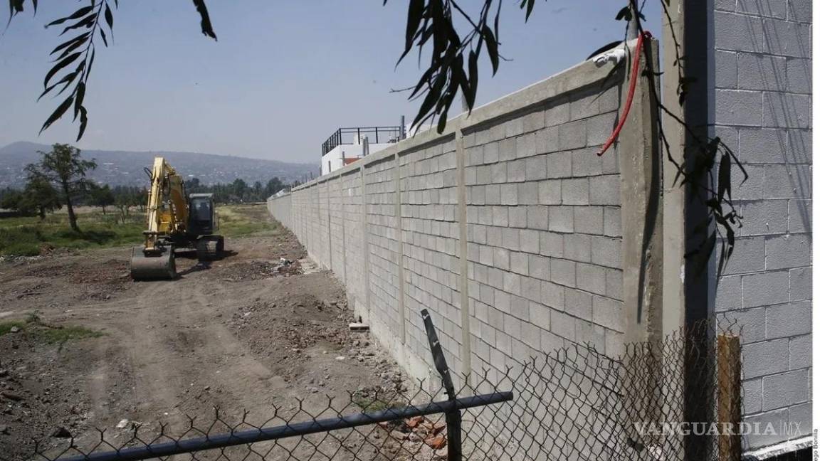 $!Después de meses y una demanda de amparo indirecto, habitantes de Xochimilco lograron frenar definitivamente la construcción
