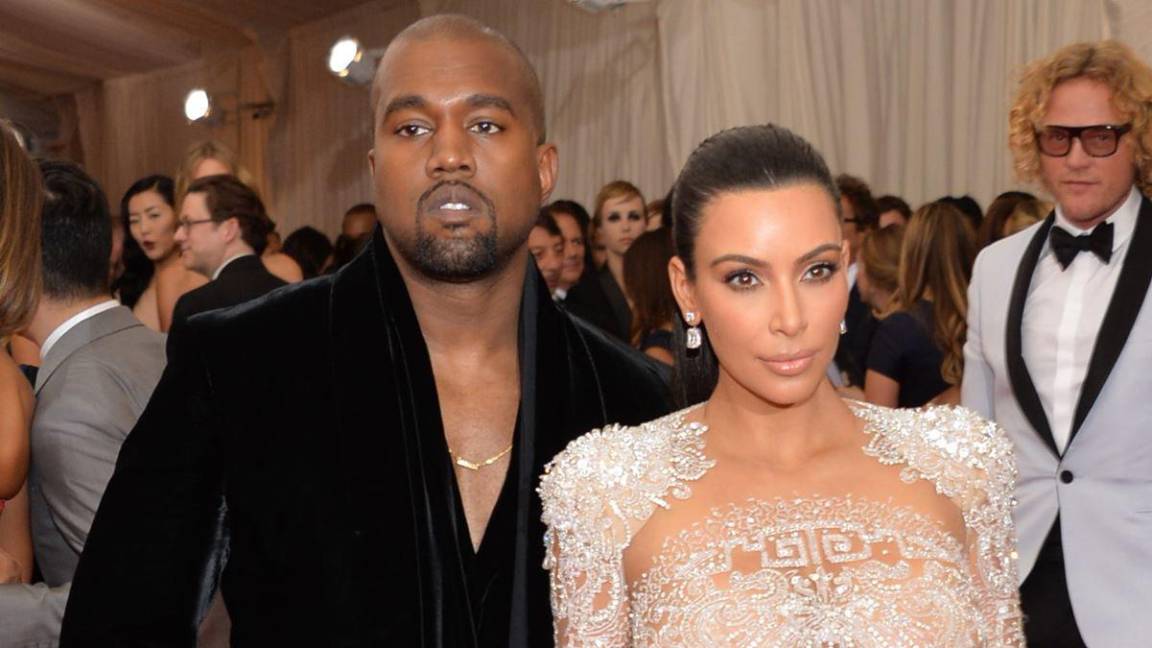 $!Durante su relación con Kim Kardashian, Kanye dictaba la forma en que ésta debería vestirse.