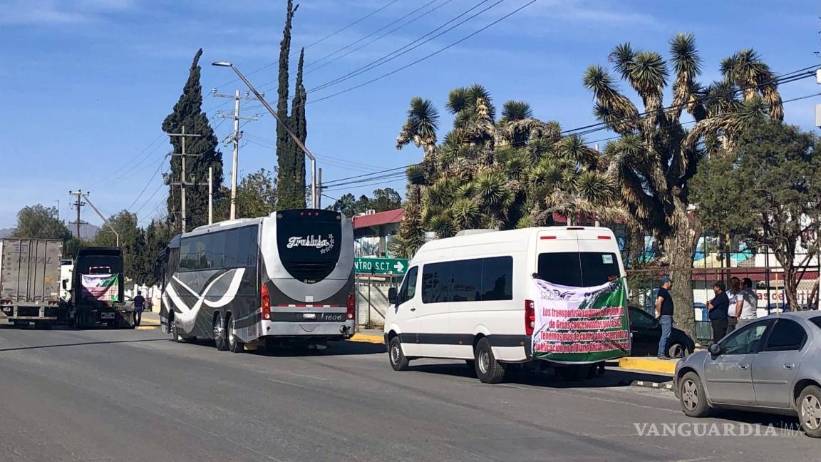 Protestan transportistas en Saltillo por presuntos abusos de grúas en carreteras federales