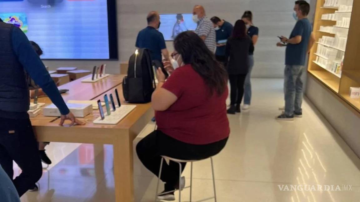 $!La morenista fue criticada hace poco por ir a una tienda Apple