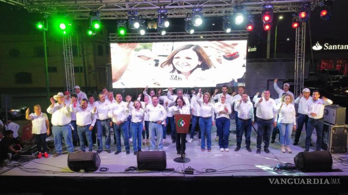 $!La candidata priísta exhortó a los ciudadanos de Frontera a salir a votar el próximo 2 de junio, destacando los beneficios de un voto por el PRI.