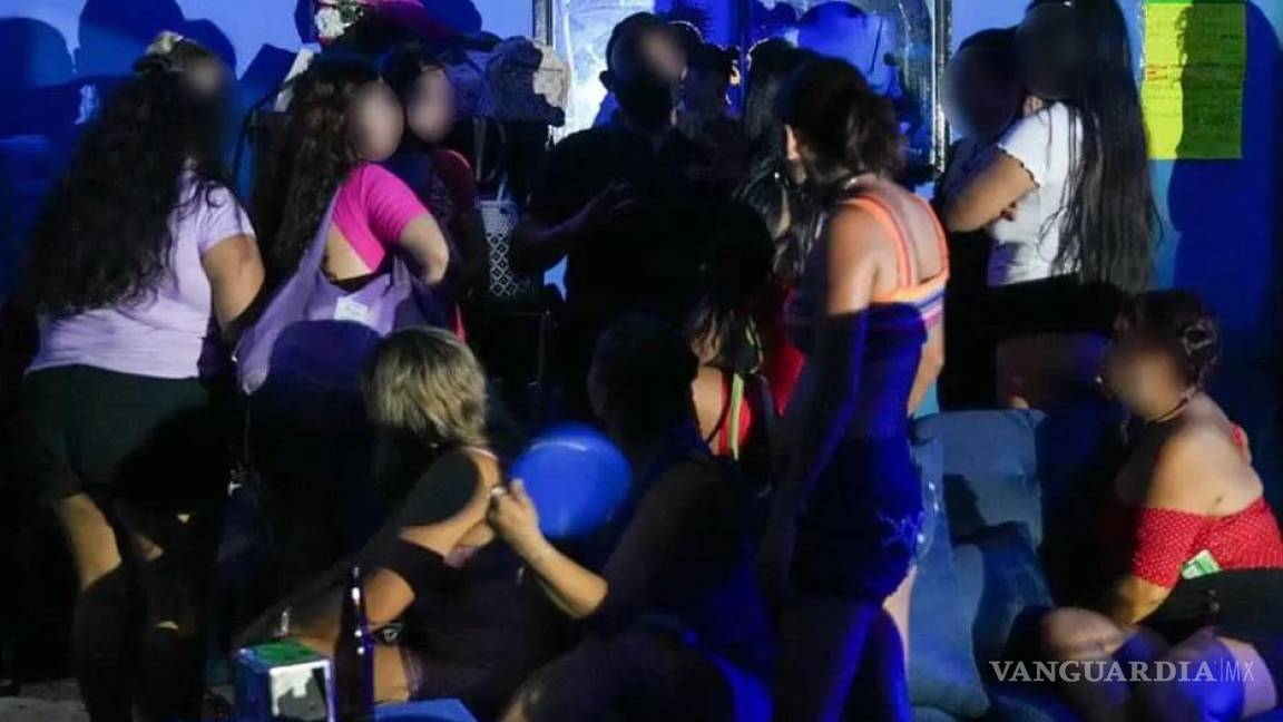 Rescatan a 27 mujeres víctimas de trata en Cancún, las tenían en un bar clandestino