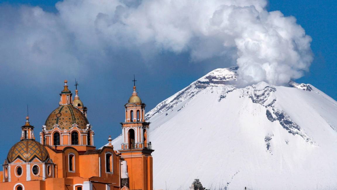 $!Vista del volcán Popocatépetl, que en náhuatl significa Montaña Humeante, localizado en los estados mexicanos de Morelos, Puebla y México. EFE/Ulises Ruíz