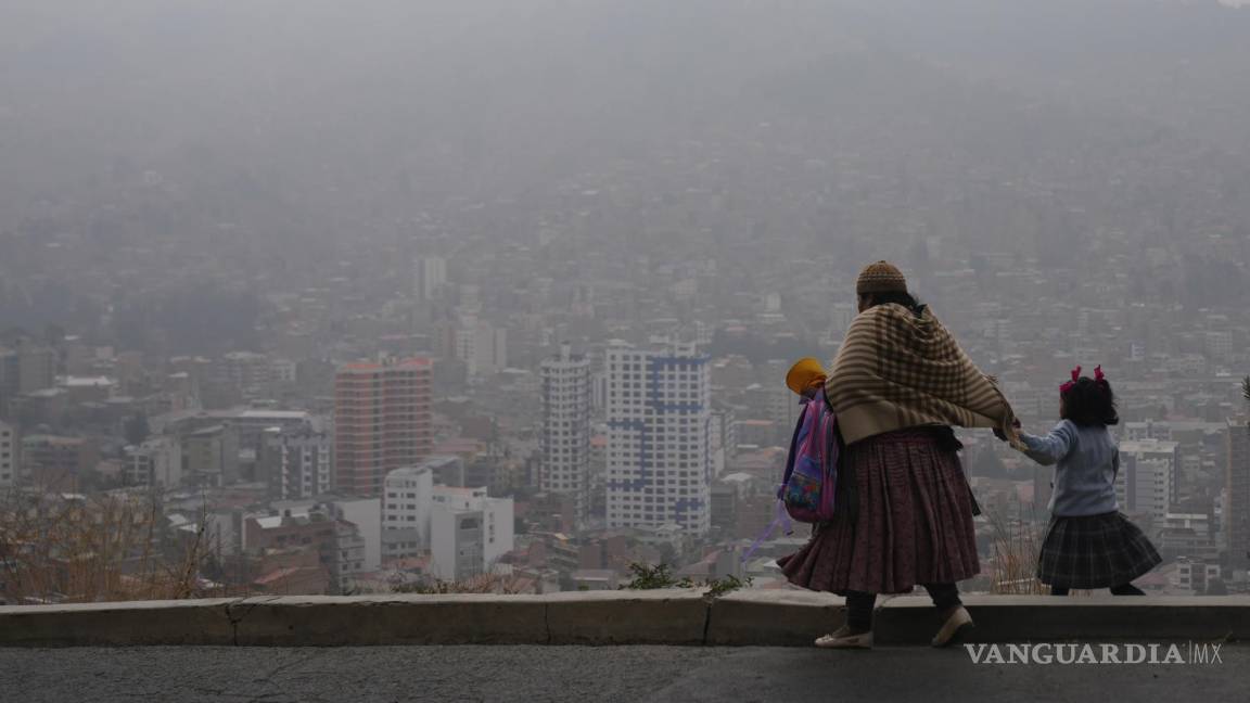 Utiliza Bolivia bombardeo de nubes para combatir incendios forestales