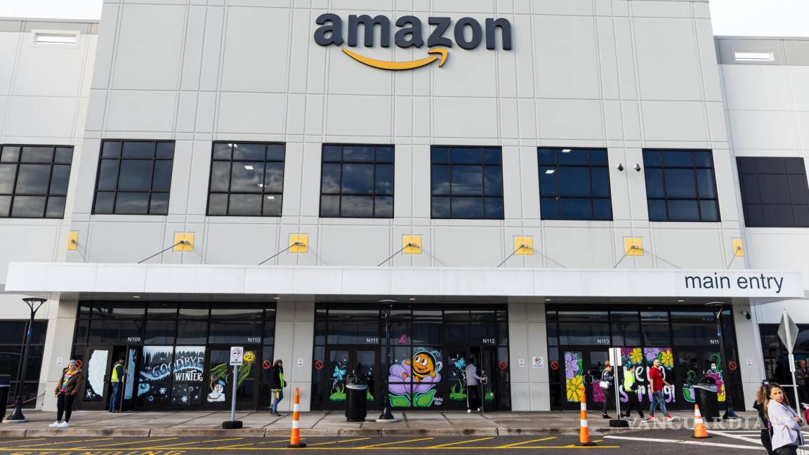 $!Los trabajadores de Amazon votan sobre una propuesta para sindicalizar a la fuerza laboral del almacén en el distrito de Staten Island en Nueva York.