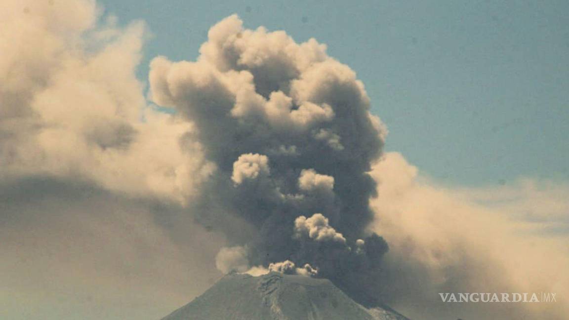 Volcán Popocatépetl lanza fumarola de hasta 2 km de altura; ceniza podría alcanzar a otros estados de México