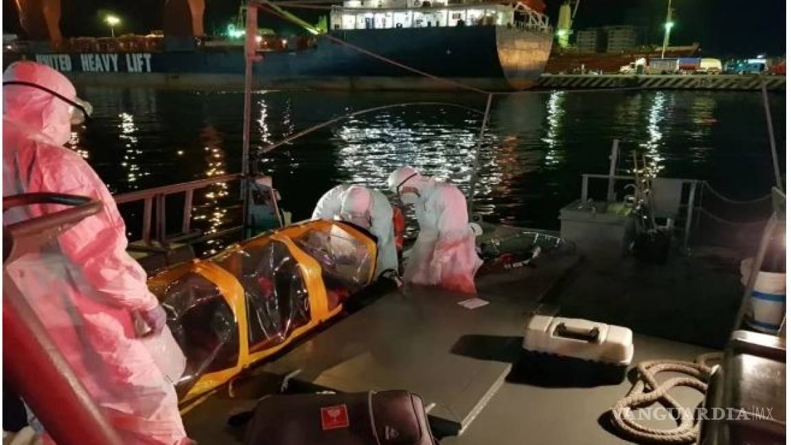 Semar evacúa sospechosos de COVID-19 de buque en Veracruz