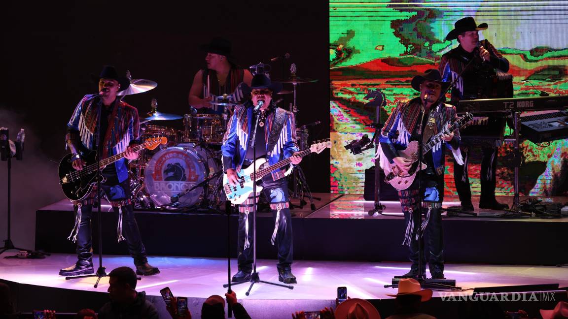 $!Lupe Esparza hizo bailar a los fanáticos que asistieron a su llamado.