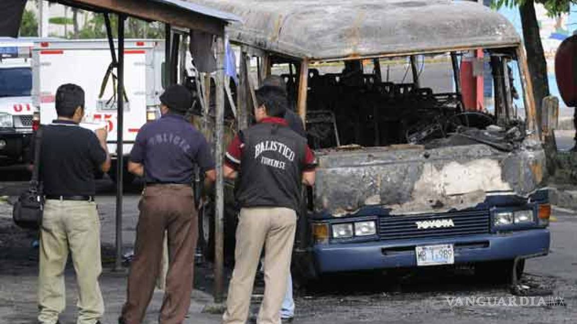 11 muertos en un autobús incendiado por desconocidos