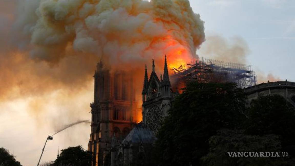 Donald Trump es criticado por mostrar su apoyo tras el incendio de Notre Dame