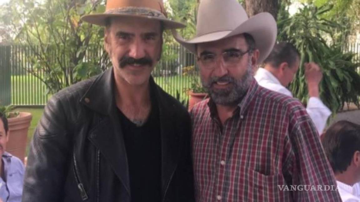 $!Vicente Fernández Jr. reta a que le manden pruebas de que Alejandro Fernández es gay