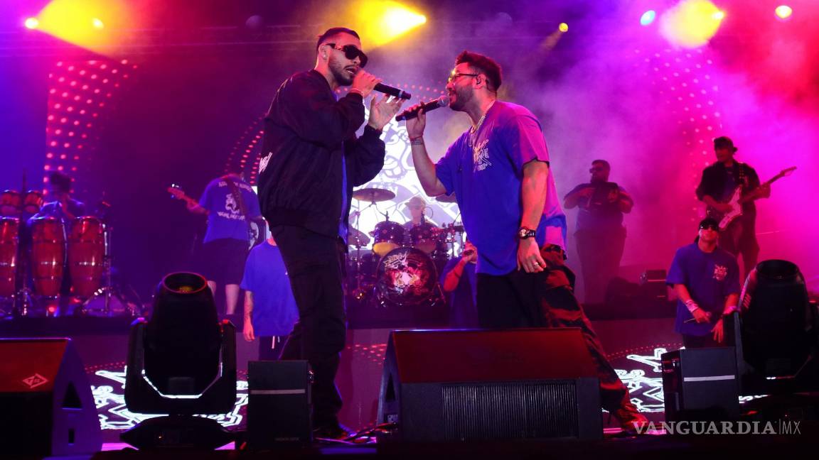 $!Miles de asistentes se dieron cita para la gran noche de baile con la música del grupo texano.