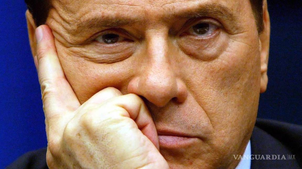 Entre sus logros políticos, los escándalos y el fútbol, la muerte Berlusconi deja huella una en a historia de Italia