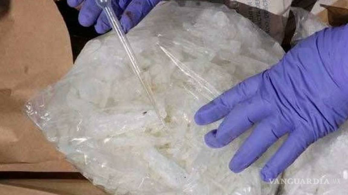 Guardia Nacional localiza 400 litros de “cristal” en empresa de paquetería en Tijuana