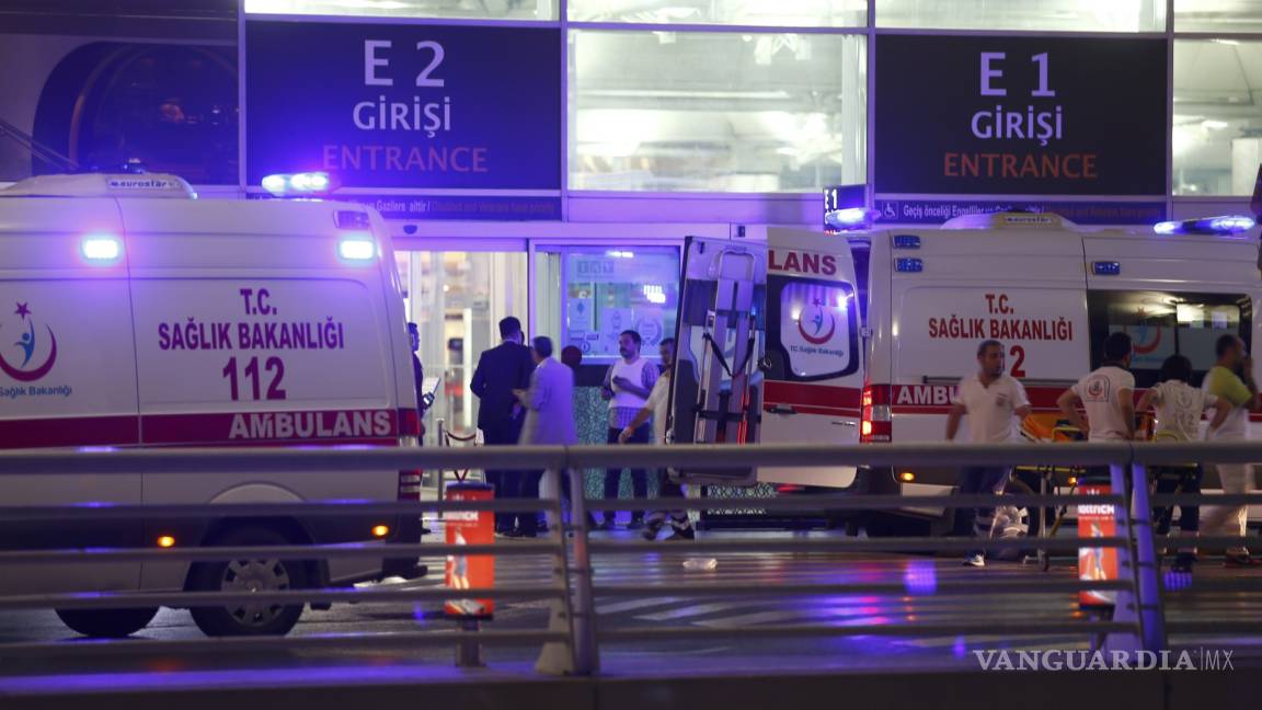 Identifican a dos terroristas de atentado en Estambul, van 44 muertos