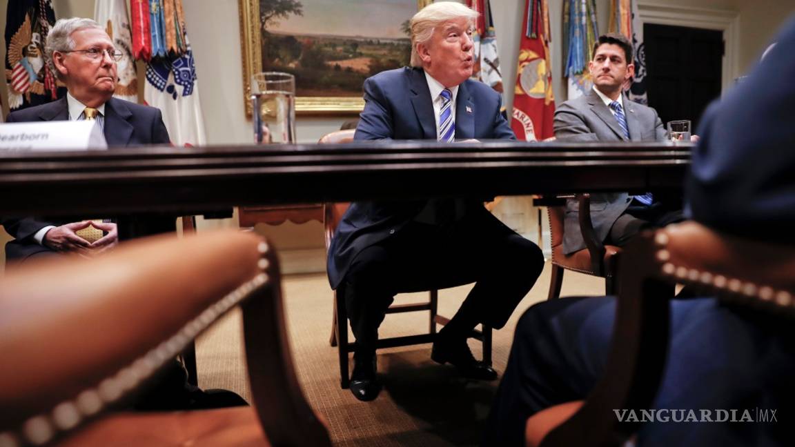 $!Arremete Donald Trump contra Mitch McConnell por Obamacare