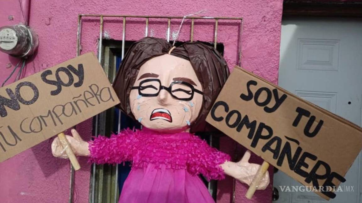 Amenazan con demandar a negocio de piñatas por uso de imagen y burla de “compañere”