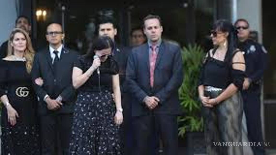 $!Sarita busca un panteón barato para las cenizas de José José; señalan que están en crisis económica