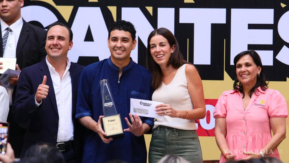 $!En el evento se reconocieron a 11 jóvenes que destacaron en distintos rubros.