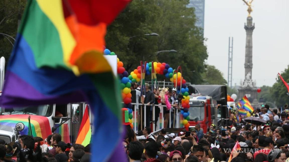 Asisten 19 mil personas a marcha del orgullo gay en CDMX