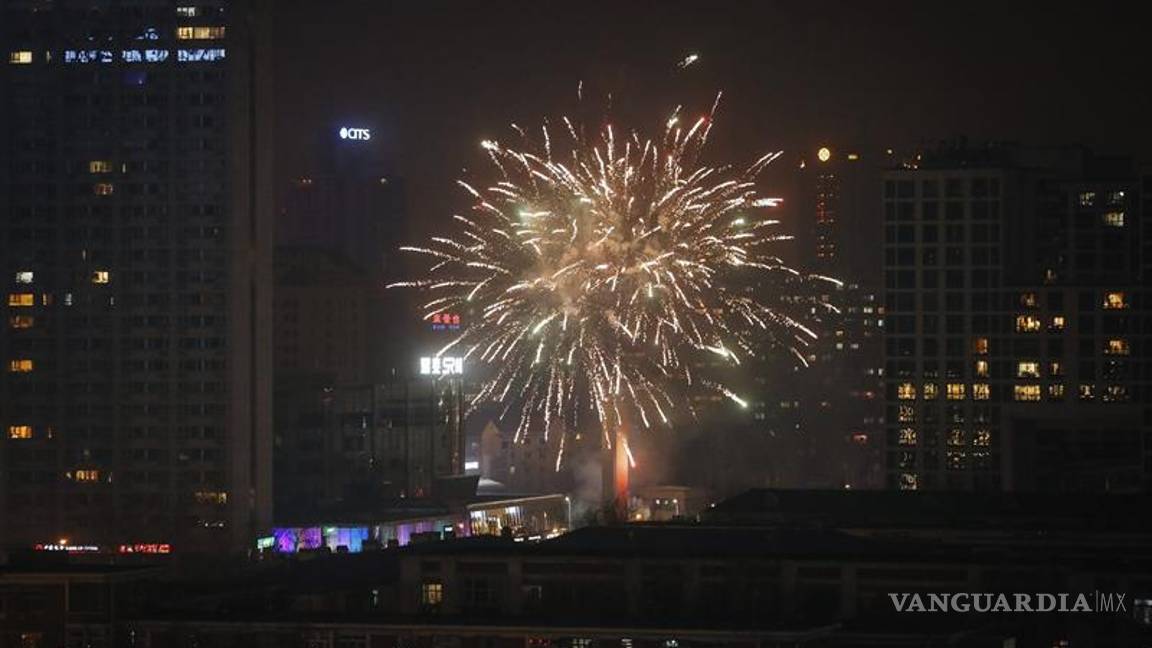 $!Pekín recibe el Año del Gallo envuelta en esmog