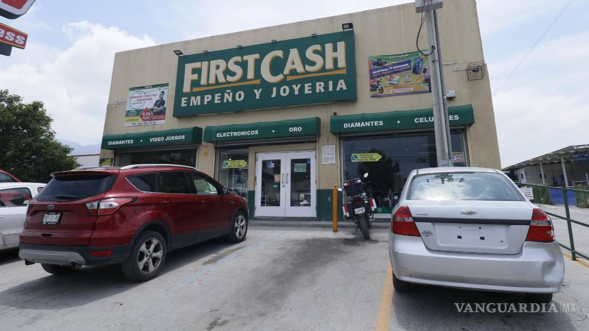 $!En las casas de empeño, los saltillenses llevan productos variados para tener liquidez y hacer frente al gasto de los útiles escolares.