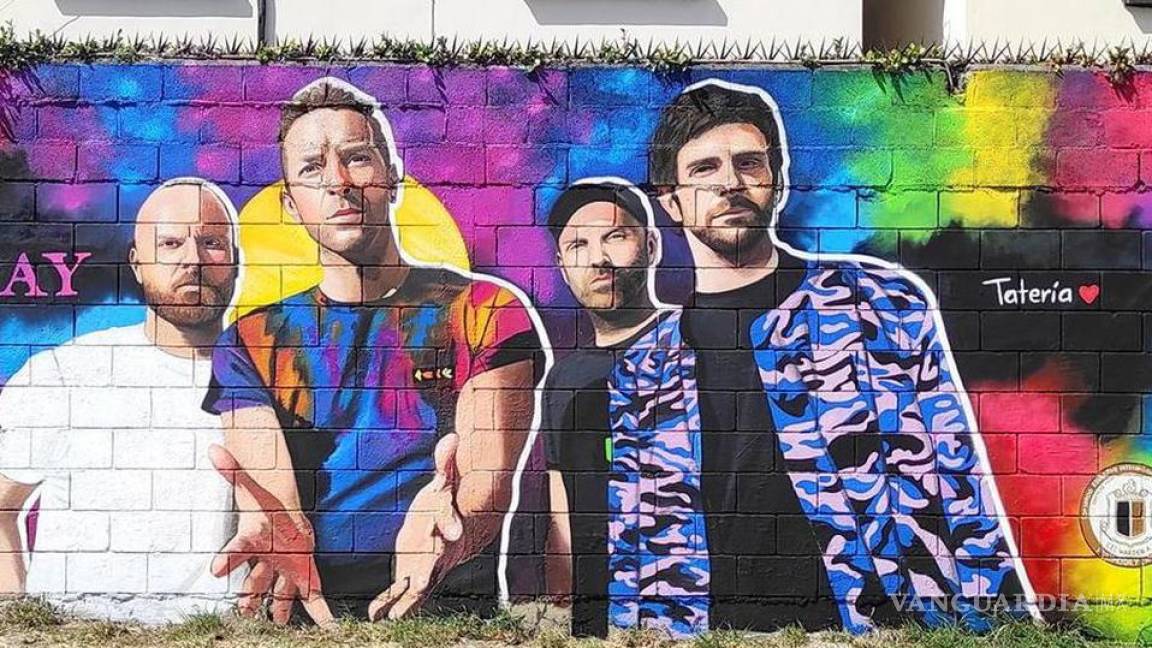 Artista urbana hace mural para celebrar la llegada de Coldplay a Monterrey