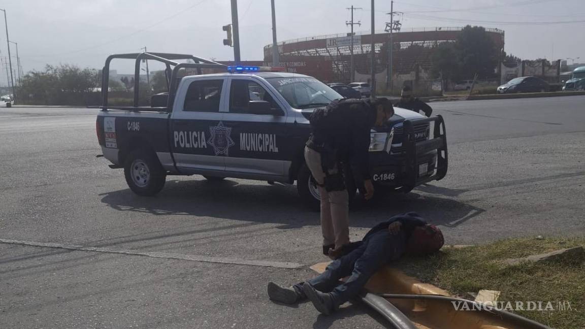 Saltillo: hombre inconsciente en la vía pública moviliza a las autoridades