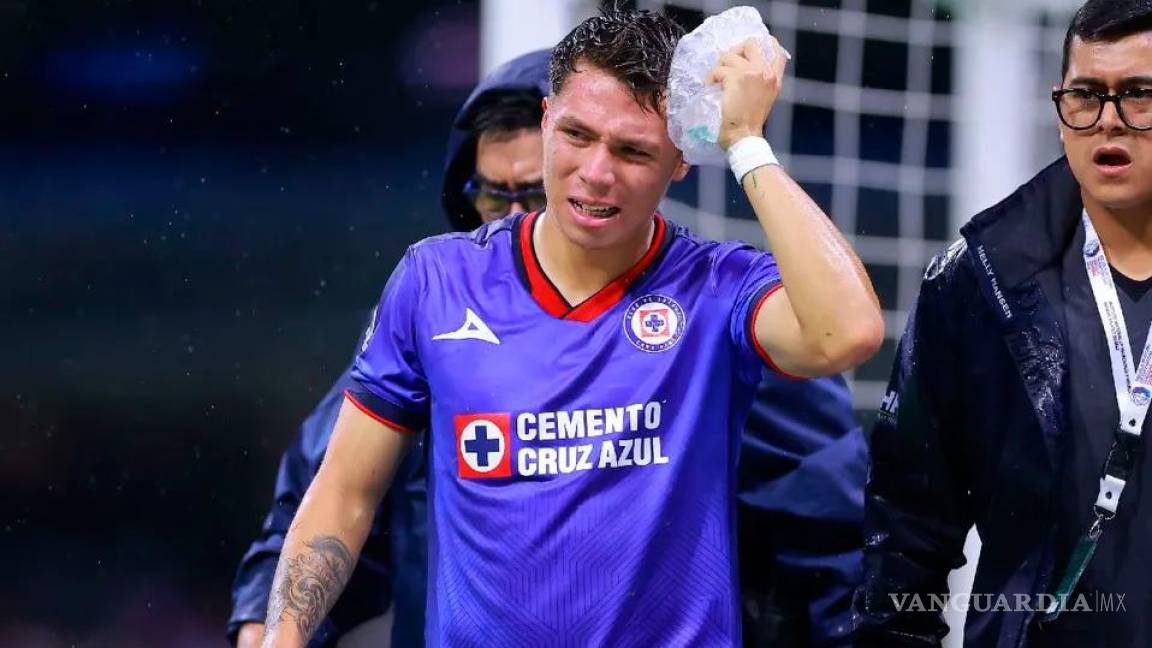 Cruz Azul, dolido y preocupado por Rodrigo Huescas tras choque de cabezas