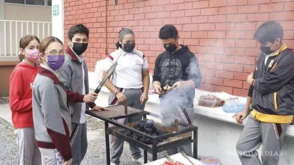 ‘Es para una tarea’... en secundaria de Monterrey les enseñan a hacer ‘carnita asada’ y se hace viral