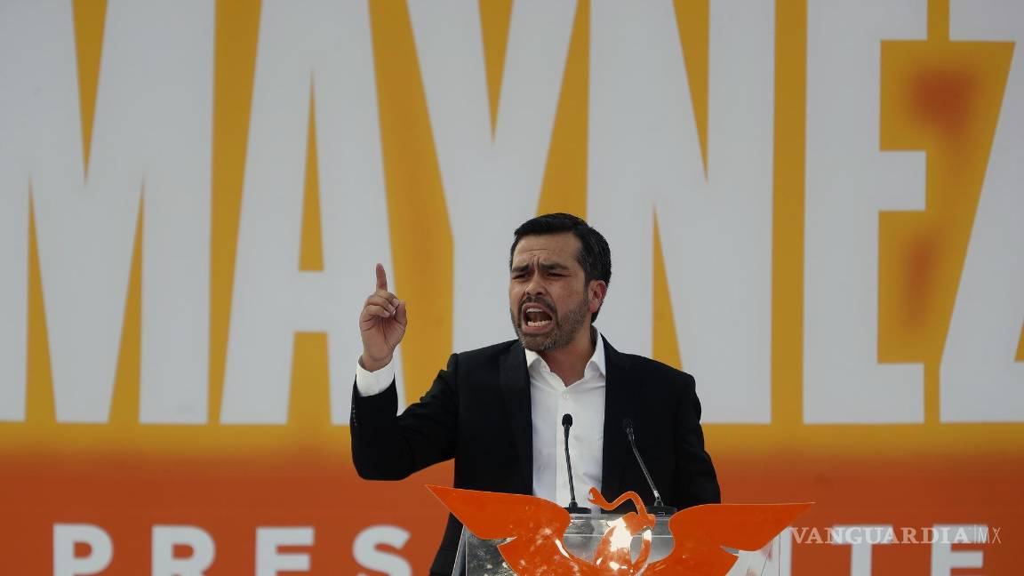 $!El aspirante candidato presidencial por Movimiento Ciudadano (MC), Jorge Álvarez Máynez, tras haberse registrado como candidato formal en el INE.