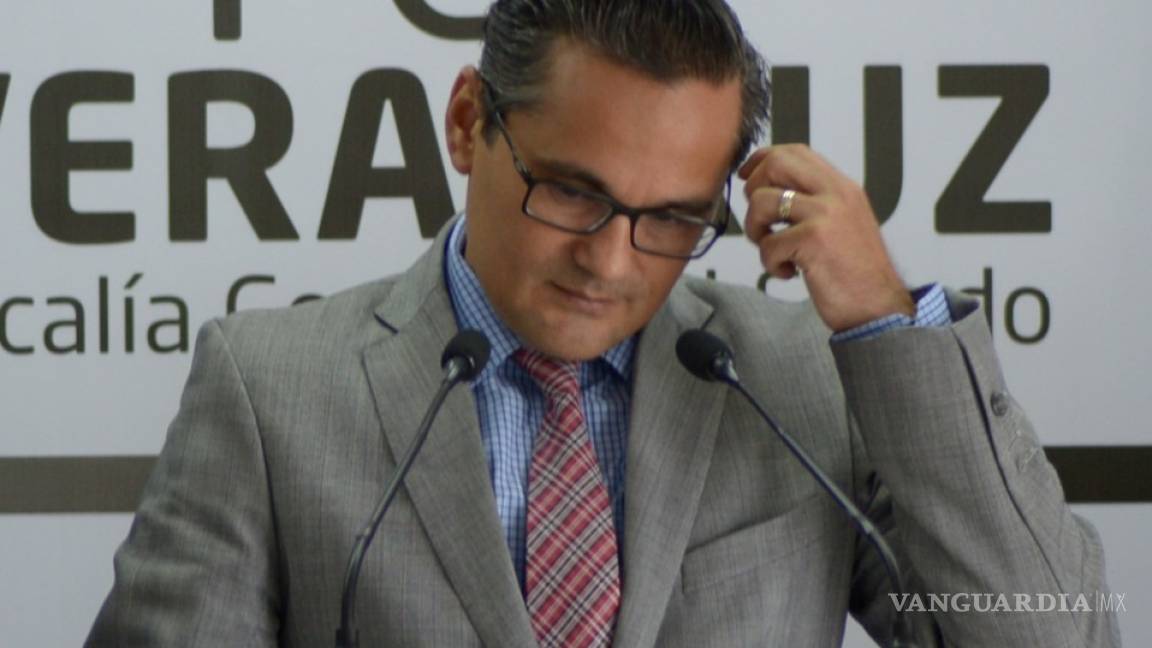 Congreso de Veracruz remueve temporalmente al fiscal Jorge Winckler