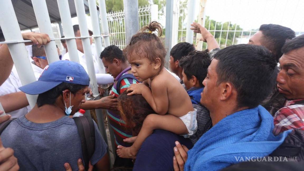 Migrantes guatemaltecos intentaron derribar cerco fronterizo con México (video)