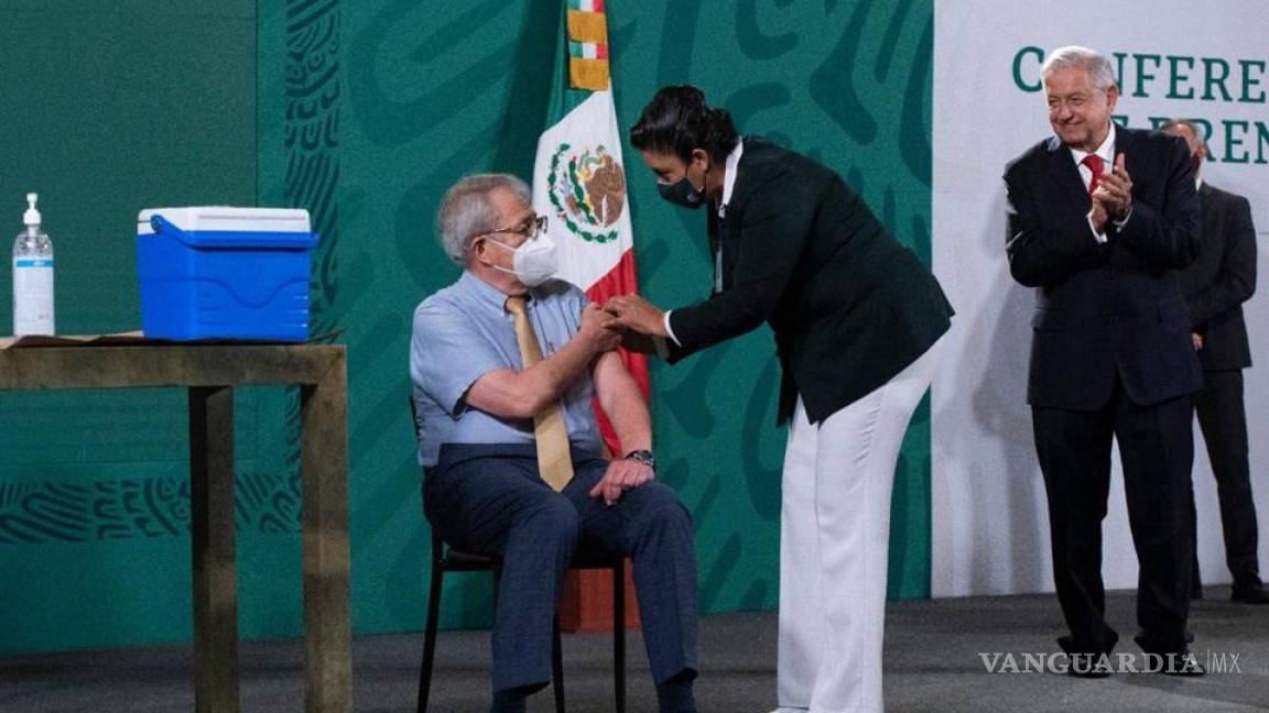 Jorge Alcocer recibe segunda dosis de AstraZeneca; jefa Fabiana invita a los mexicanos a vacunarse